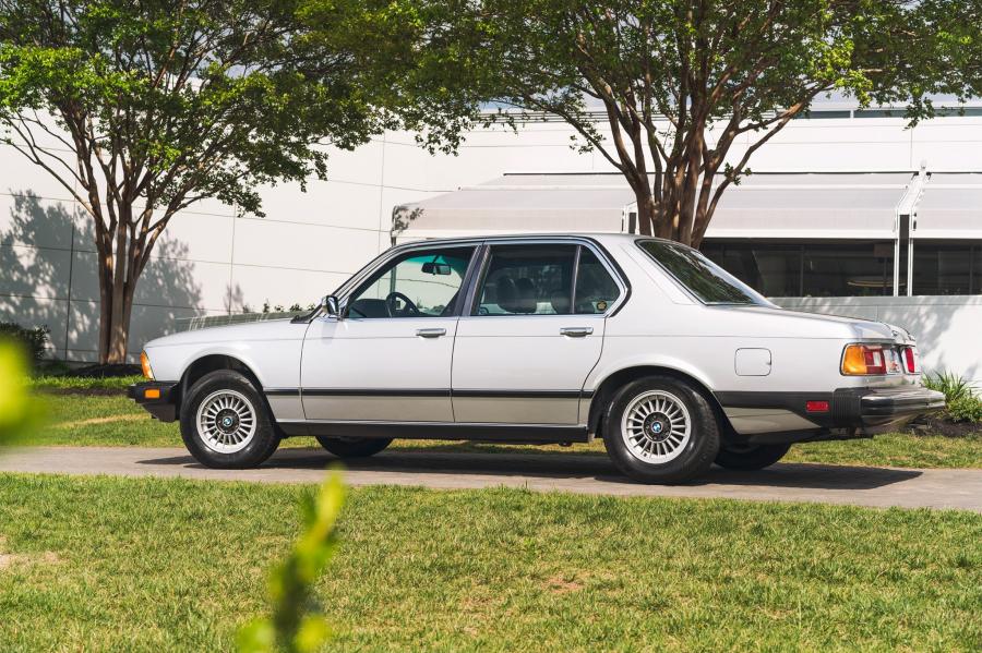  BMW 733i 1978 года  (NA) (фото 23 из 33)